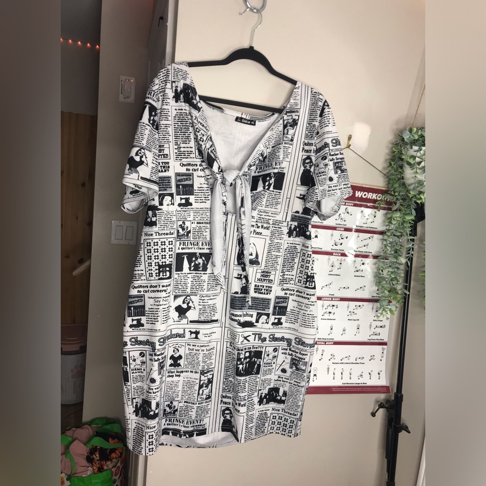 Bodycon newsprint dress Size: 4XL